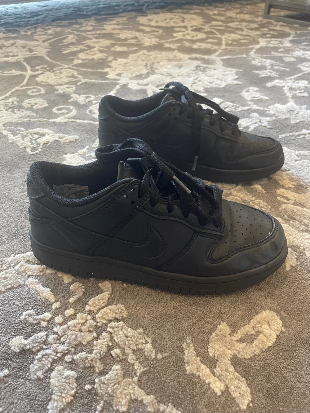Boy's Nike Black Low-Top Sneakers
